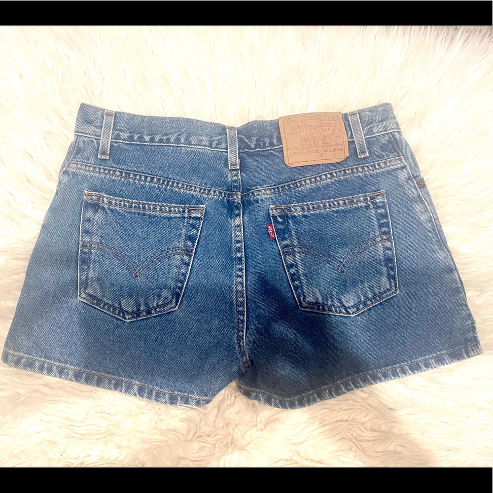 Levis jean shorts size 4